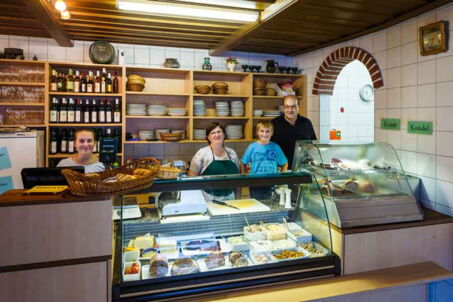 Weinbau Glauber, Heurigen Buffet