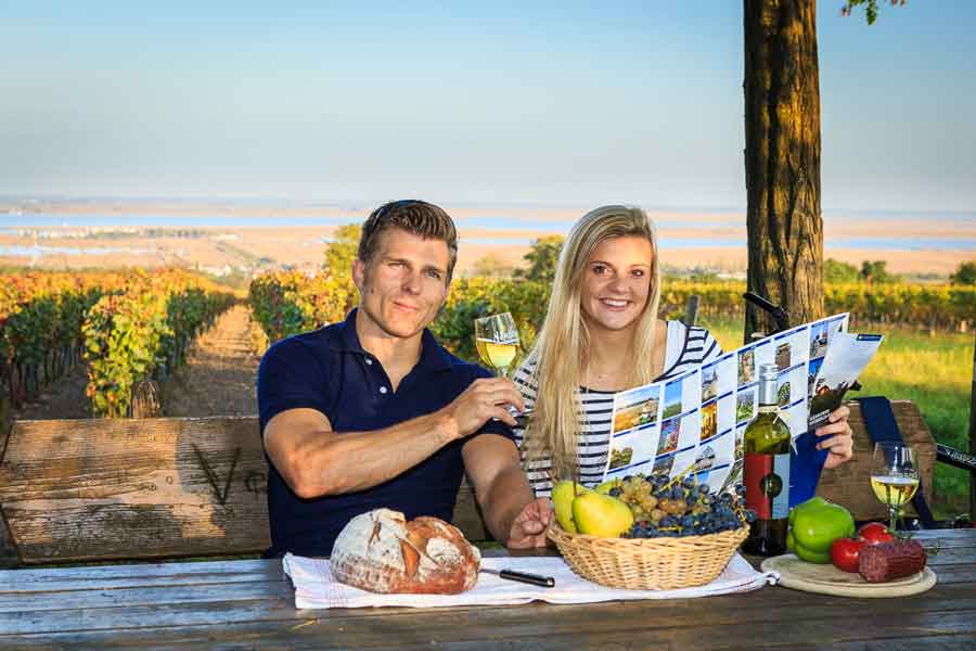 Aussichtsplattform Martinsplatzl, Pärchen picknickt